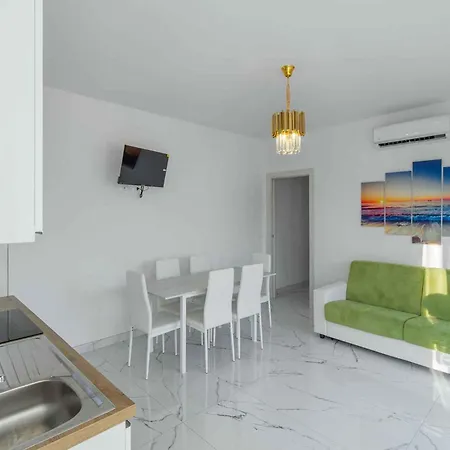 Apartment With Pool In 54750